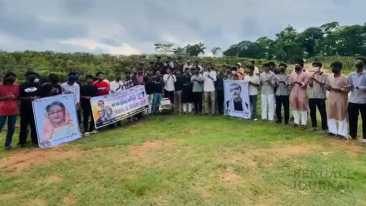 ‘সমস্ত বাধা-নিষেধ উপেক্ষা করে ফটিকছড়িতে যুবলীগ-ছাত্রলীগের ঝটিকা মিছিল, কেক কেটে প্রতিষ্ঠাবার্ষিকী উদযাপন!’