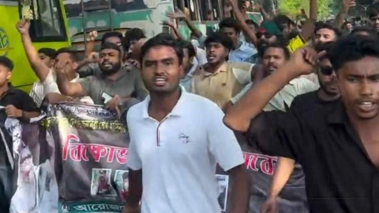 গোপালগঞ্জে ছাত্রলীগের মিছিল, বাধা দেওয়ায় বিএনপির নেতাকর্মীদের মারধর ও বাইকে আগুন