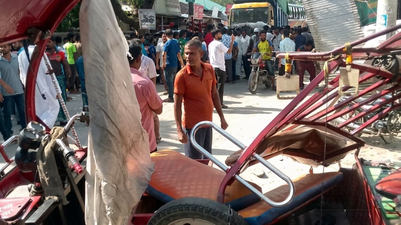 লালমনিরহাটে ট্রাক-অটো সংঘর্ষে নিহত ২, আহত ৫